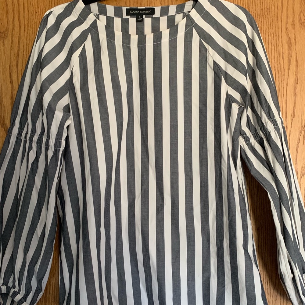 Banana Republic Grey/blue long sleeve cinched top